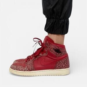 Nike Air Jordan 1 Retro High Red Elephant High Top Sneakers Sz 7 Y or Women's 8